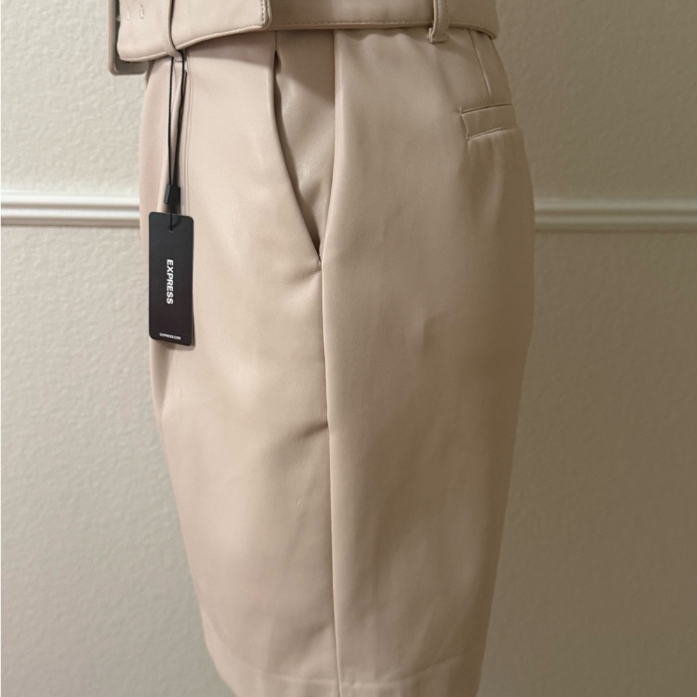 Express Cream Belted Women's Shorts - Picture 4 of 4